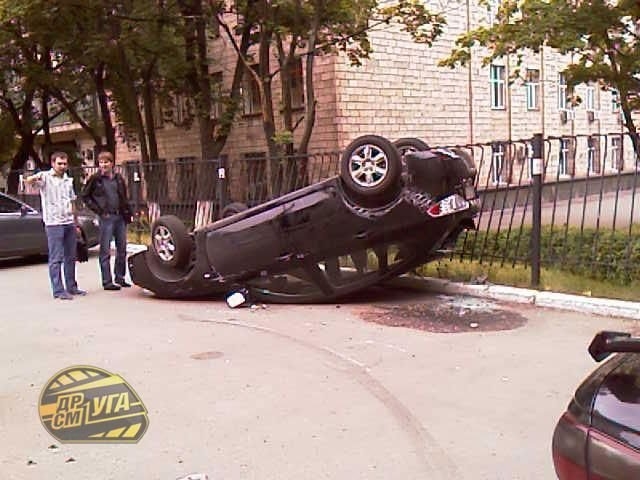 32 фото и истории о самых необычных авариях в Киеве за 2008 год