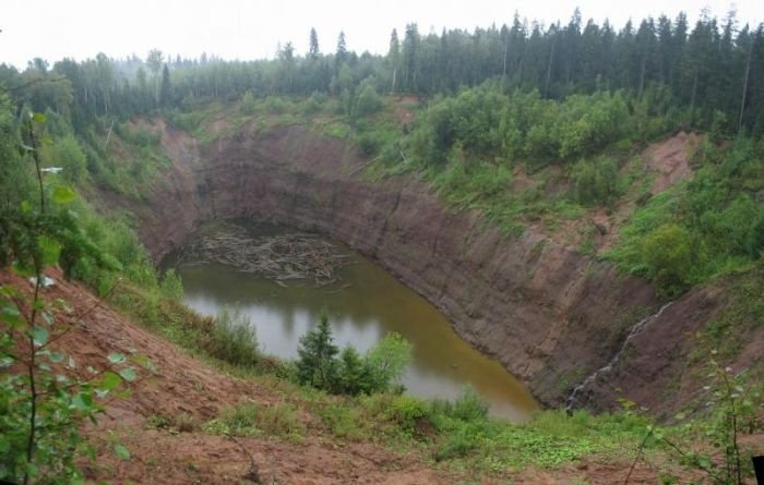 Фотографии удивительных Пермских провалов (6 изображений)