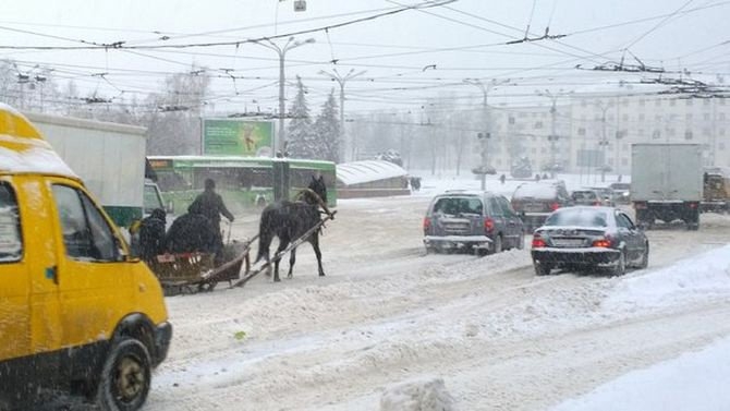 Шутки на колесах: новая подборка автомобильных приколов (28 фото)