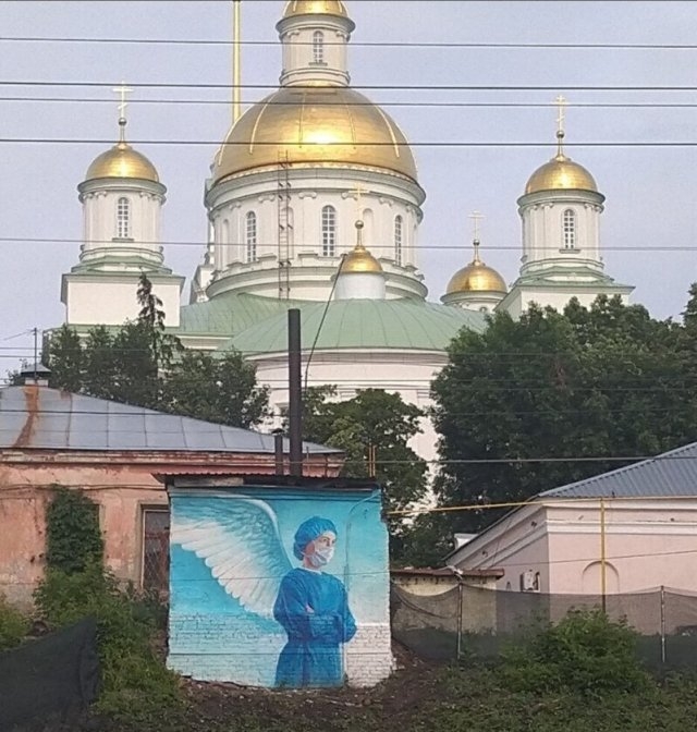 Искусство на стенах: врачи в борьбе с коронавирусом в граффити (15 фотографий)