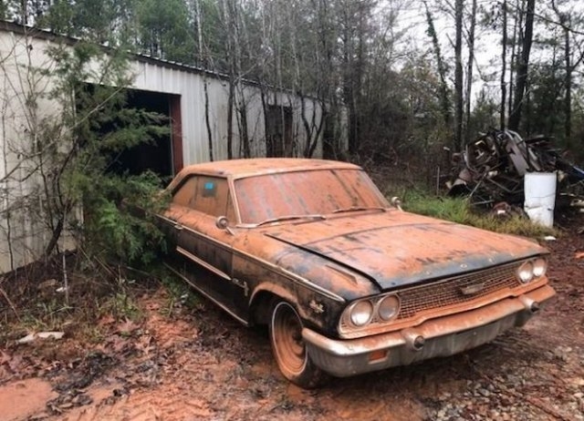 Раритетный Ford 1963 года, который провел долгие годы на карьере (15 фотографий)